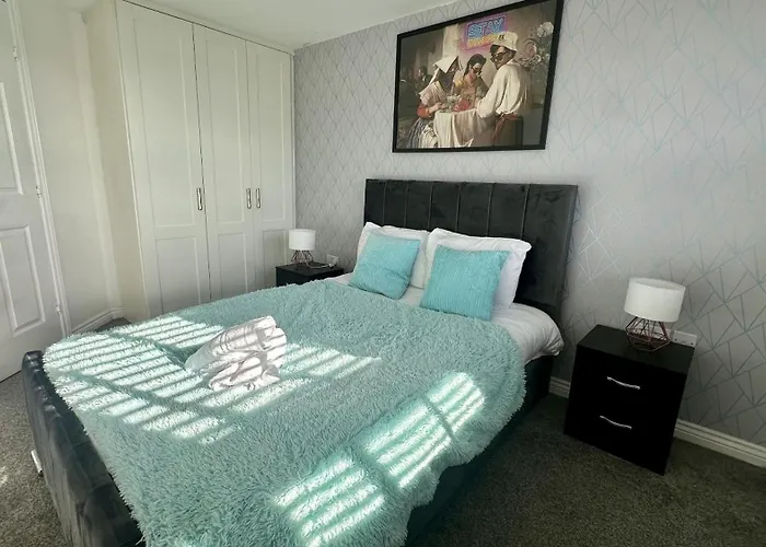 Lux Livin' s - Luxury 2 Bed With Free Parking