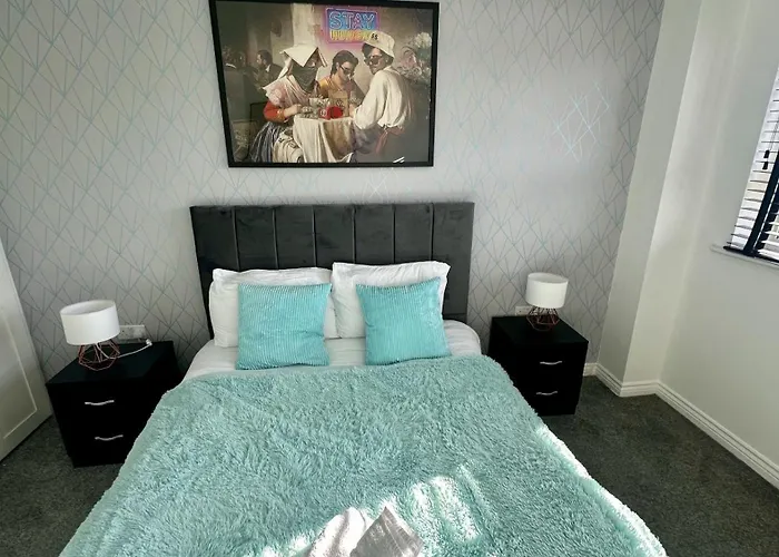 Lux Livin' s - Luxury 2 Bed With Free Parking